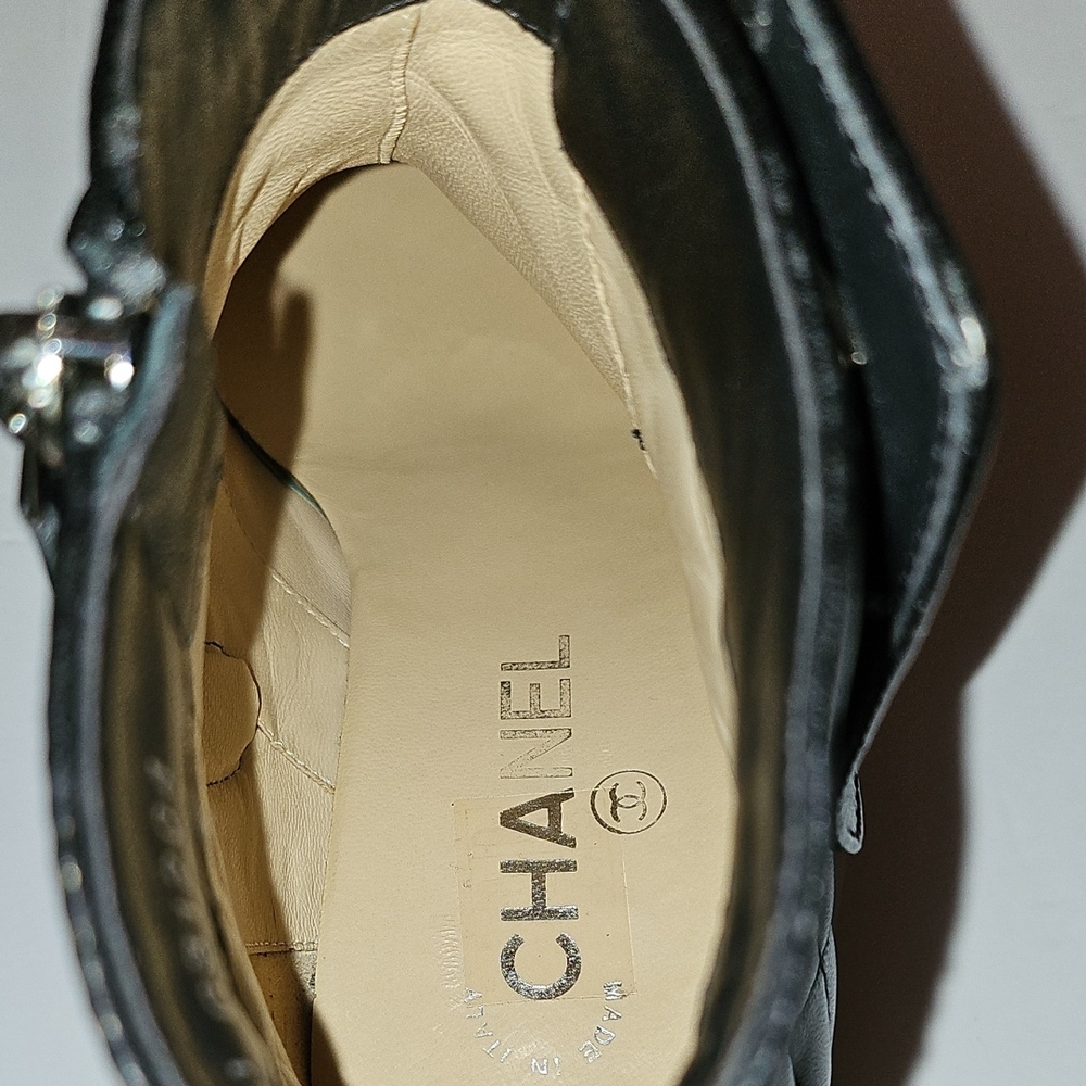 CHANEL Black Quilted Leather Ankle Booties With Iconic CC Turnlock. - Picture 6 of 15
